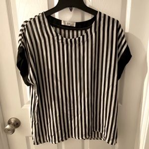 Striped cuffed tee